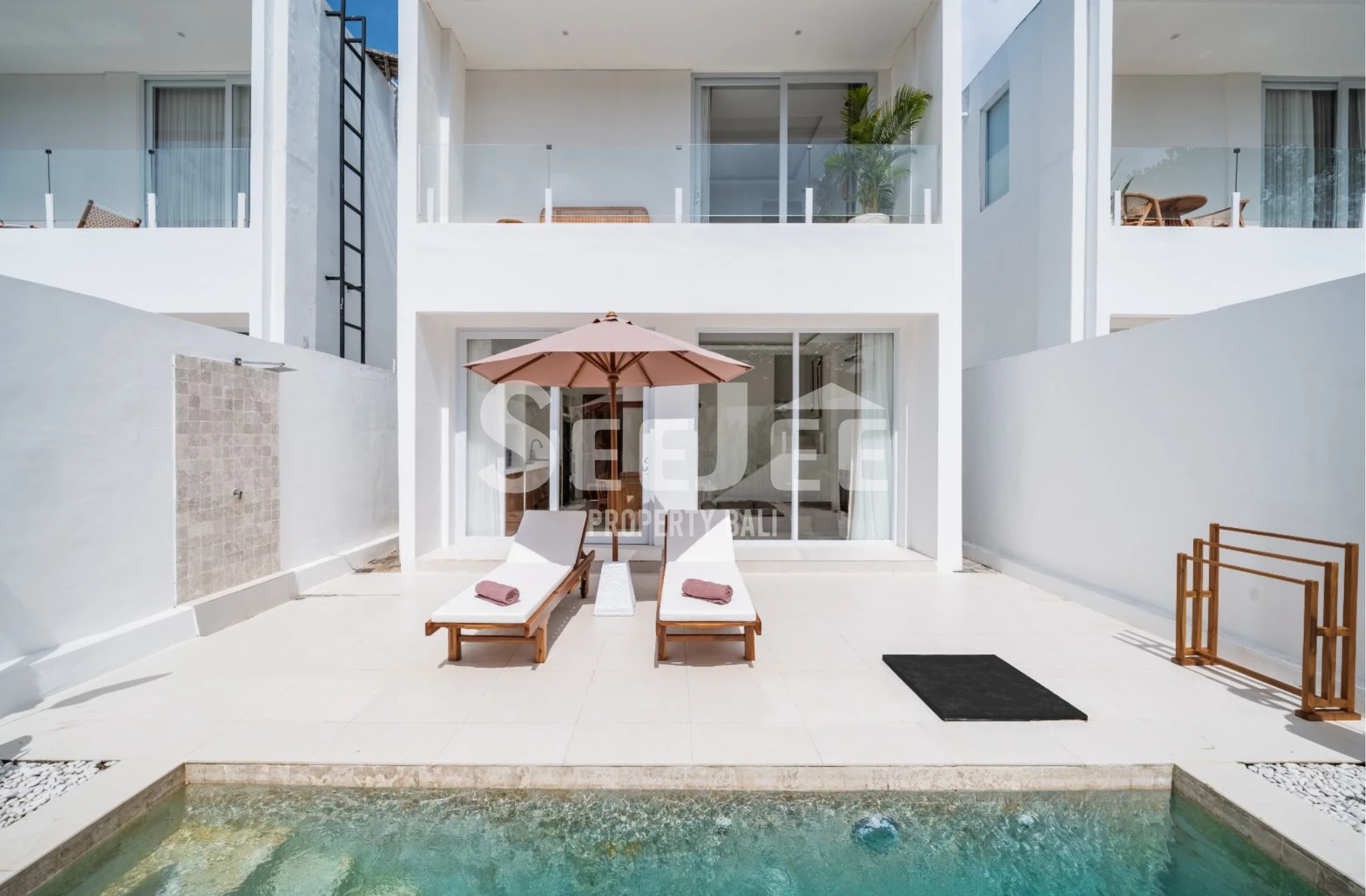 A QUIET WHITE ESCAPE IN THE HEART OF UNGASAN - SVLB128